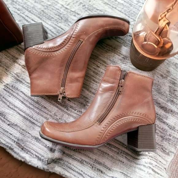 VINTAGE 90s Chunky Brown Leather Ankle Boot Womens Size 6 - Picture 1 of 7